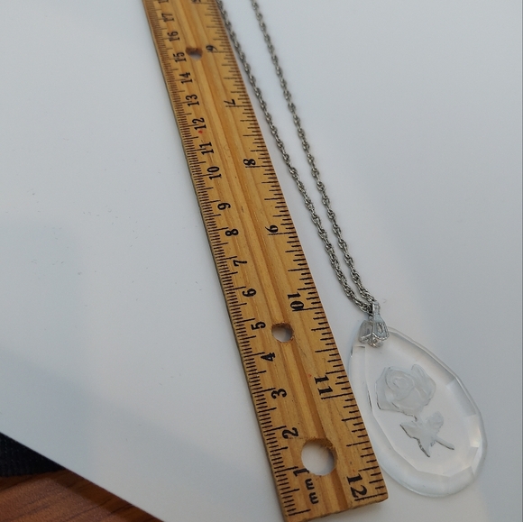 Vintage Little Gallery-Hallmark artists. Austria Crystal Teardrop Pendant&Chain. - Picture 12 of 12